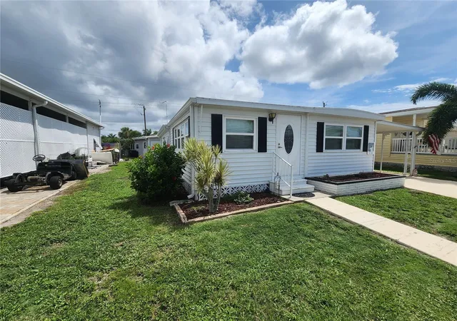 3rd image of 130 Capri Dr, Palmetto, FL 34221 | MLS# A4701640