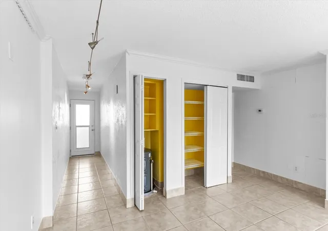 2nd image of 33 S Gulfstream Ave, SARASOTA, FL 34236
