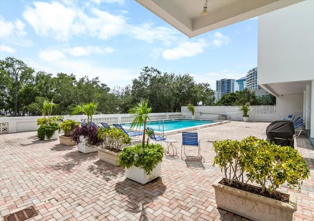 4th image of 33 S Gulfstream Ave #305, Sarasota, FL 34236 | MLS# A4701641
