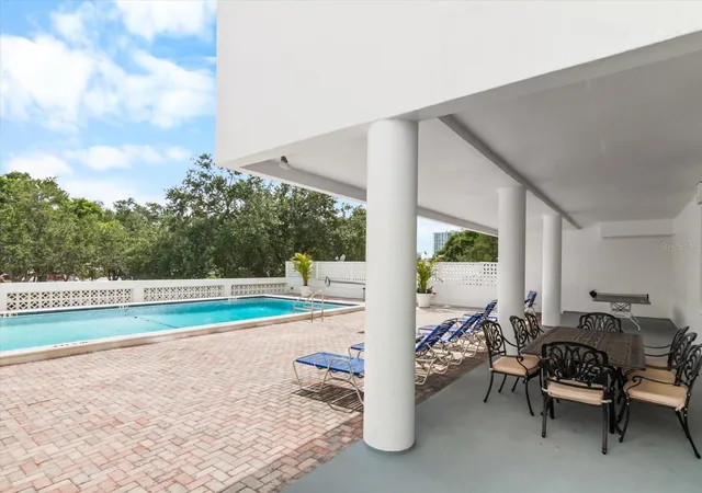5th image of 33 S Gulfstream Ave #305, Sarasota, FL 34236 | MLS# A4701641