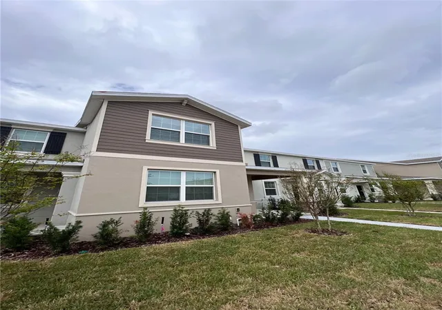 Photo 3 of Townhouse for sale at 10660 Words Dr, Winter Garden, FL 34787 | MLS# O6429603 | Listing updated on 2026-08-07