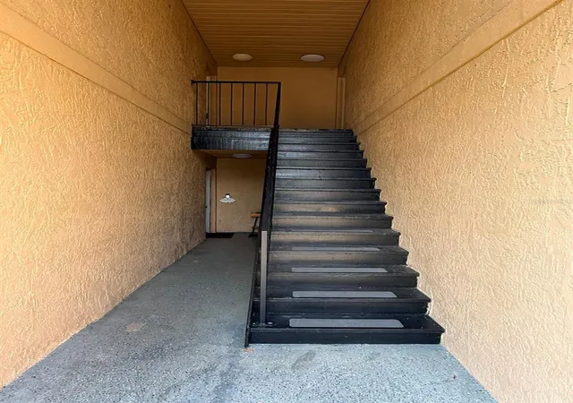 Listing Photo 2 - Condo for sale in building located at 2400 Barley Clb Ct, Orlando, FL 32837 - Unit #3