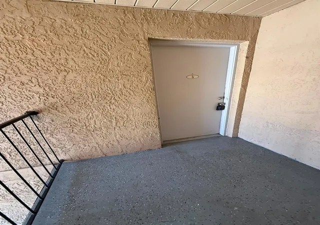 Listing Photo 1 - Condo for sale in building located at 2400 Barley Clb Ct, Orlando, FL 32837 - Unit #3