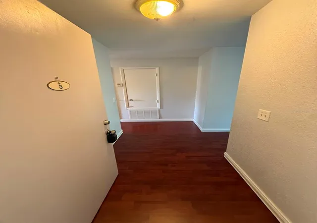 Listing Photo 4 - Condo for sale in building located at 2400 Barley Clb Ct, Orlando, FL 32837 - Unit #3