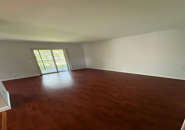 Listing Photo 5 - Condo for sale in building located at 2400 Barley Clb Ct, Orlando, FL 32837 - Unit #3