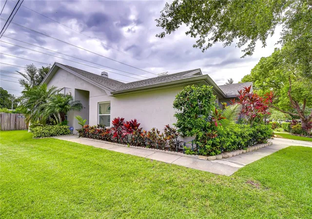 Photo 4 of Sale Pending at 2999 Brookfield Ln, Clearwater, FL 33761 | MLS# W7888134 | Listing updated on 2026-08-12