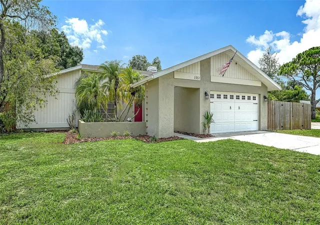 Photo 1 of Single family home for sale at 1551 Georgetowne Ln, Sarasota, FL 34232 | MLS# A4701647 | Listing updated on 2026-09-13