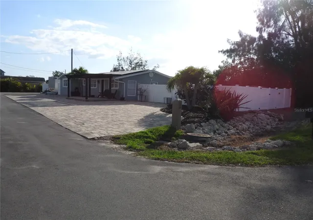 4th image of 8822 Rocky Creek Dr, Tampa, FL 33615 | MLS# TB8534481