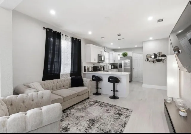 3rd image of 2717 W Cherry St, Tampa, FL 33607 | MLS# TB8534506