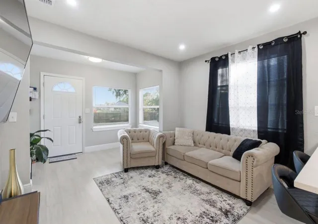 4th image of 2717 W Cherry St, Tampa, FL 33607 | MLS# TB8534506