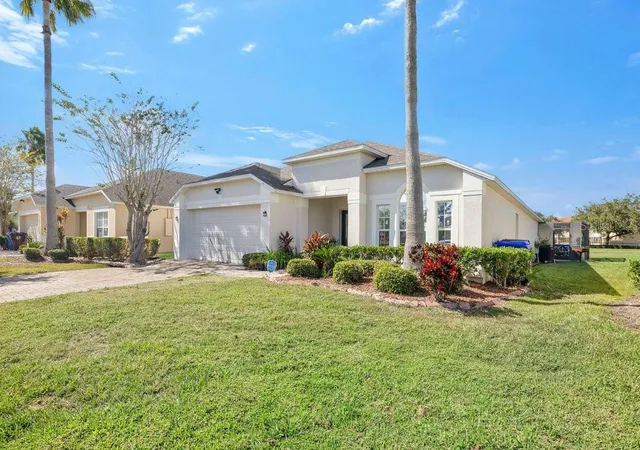 Photo 3 of Single family home for sale at 4806 Cumbrian Lakes Dr, Kissimmee, FL 34746 | MLS# S5154747 | Listing updated on 2026-08-10