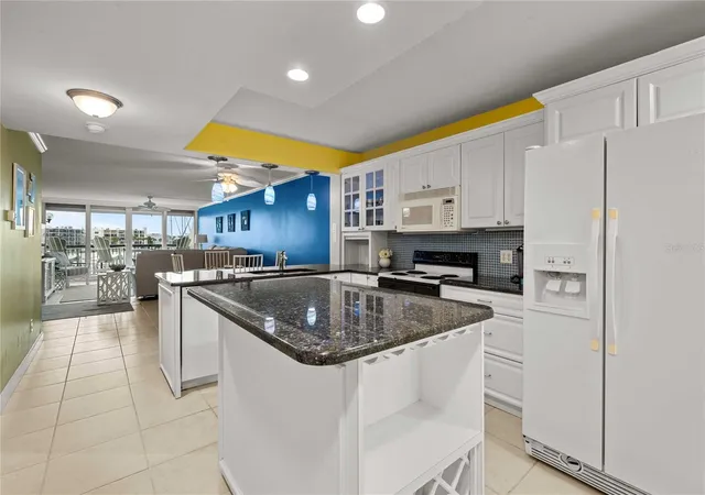 4th image of 9525 Blind Pass Rd #206, St Petersburg, FL 33706 | MLS# TB8534513