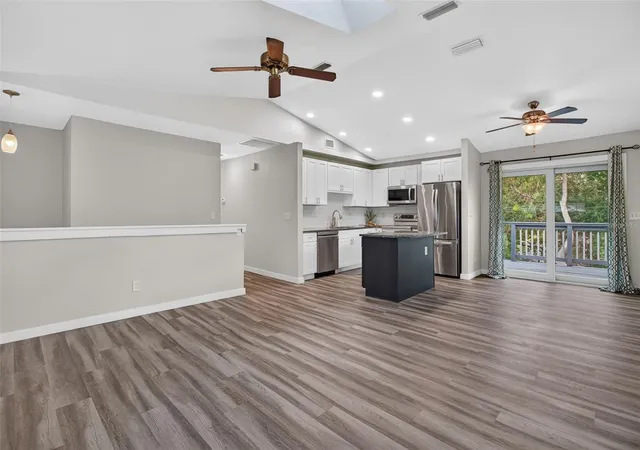 3rd image of 3136 Johns Pkwy, Clearwater, FL 33759 | MLS# TB8534526