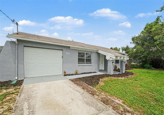 Photo 2 of Single family home for sale at 7021 Landover Blvd, Spring Hill, FL 34608 | MLS# O6429704 | Listing updated on 2026-08-04