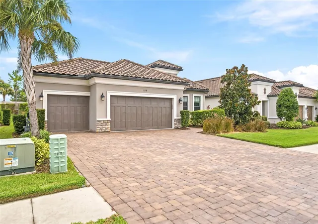 Photo 3 of Single family home for sale at 3118 Forsythia Dr, Odessa, FL 33556 | MLS# TB8534560 | Listing updated on 2026-10-03