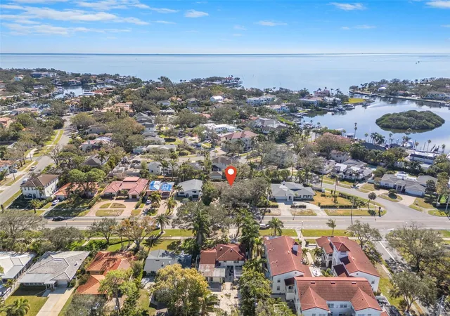 Photo 2 of Single family home for sale at 215 Snell Isle Blvd Ne, Saint Petersburg, FL 33704 | MLS# TB8534567 | Listing updated on 2026-09-02