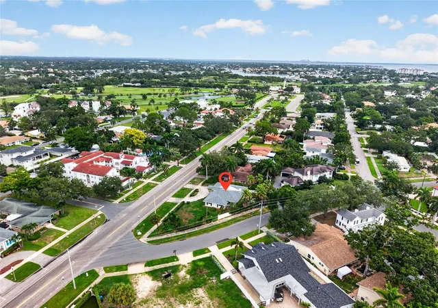 Photo 3 of Single family home for sale at 201 Snell Isle Blvd Ne, Saint Petersburg, FL 33704 | MLS# TB8534568 | Listing updated on 2026-08-29