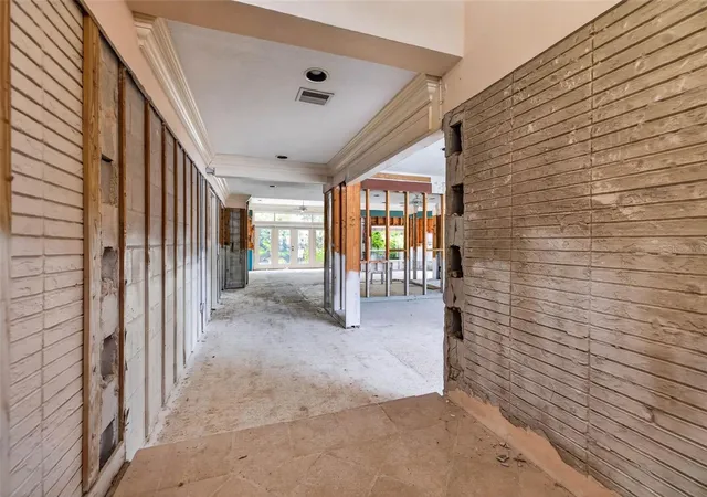 Photo 4 of Single family home for sale at 201 Snell Isle Blvd NE, Saint Petersburg, FL 33704 | MLS# TB8534568 | Listing updated on 2026-08-29