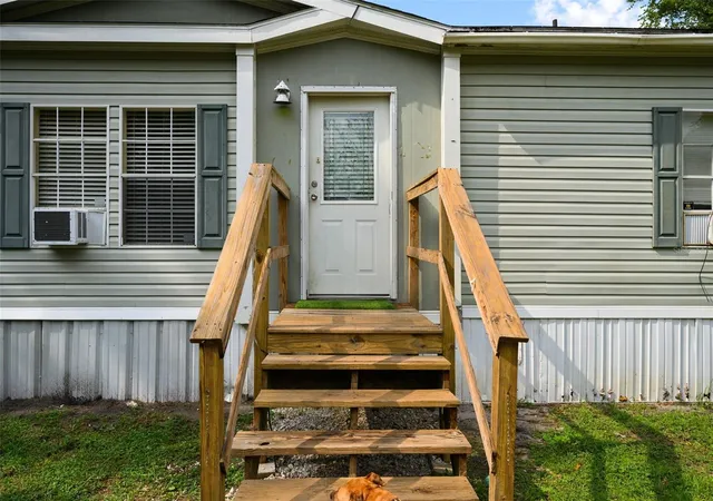 Photo 3 of Manufactured home for sale at 9798 State Rd 100 W, Starke, FL 32091 | MLS# GC542376 | Listing updated on 2026-08-27