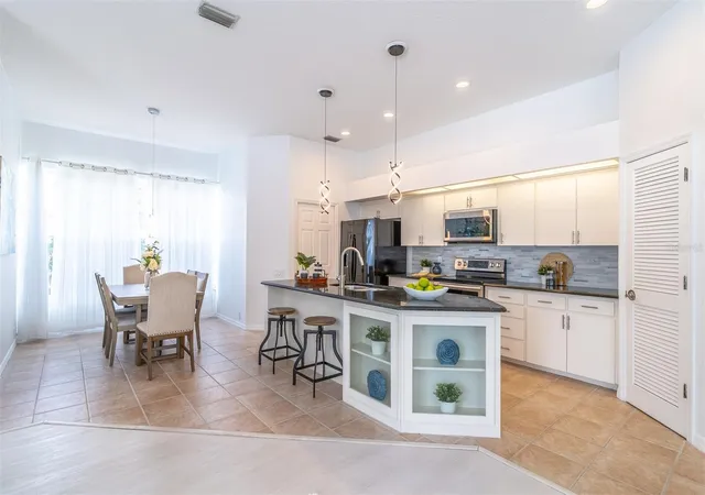 5th image of 3000 Hatteras Pt, Oviedo, FL 32765 | MLS# O6429716