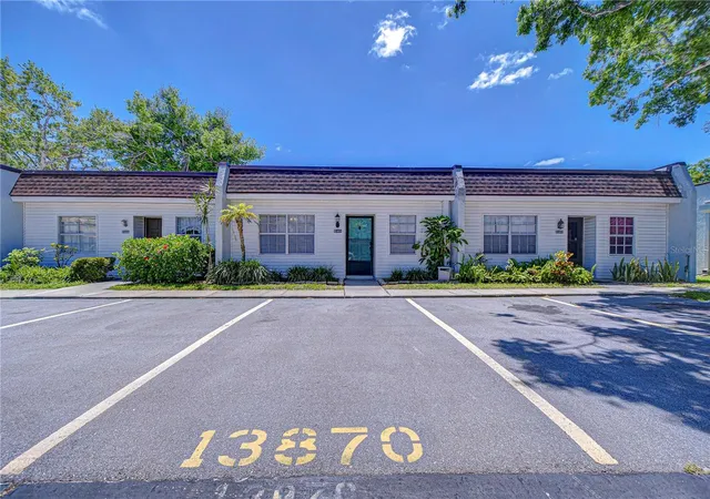 2nd image of 13870 Oakwood Ln, SEMINOLE, FL 33776