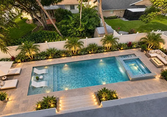 Photo 3 of Mansion for sale at 207 S Gardenia Ave, Tampa, FL 33609 | MLS# TB8534573 | Listing updated on 2026-10-09