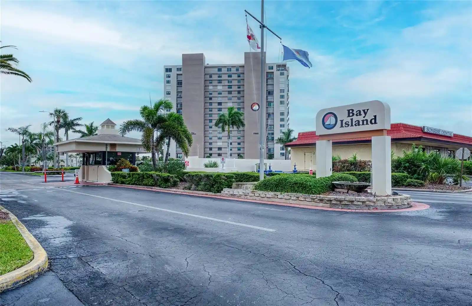 Listing Photo 2 - Condo for sale in 7400 Sun Island Dr S located at 7400 Sun Island Dr S, South Pasadena, FL 33707 - Unit #709