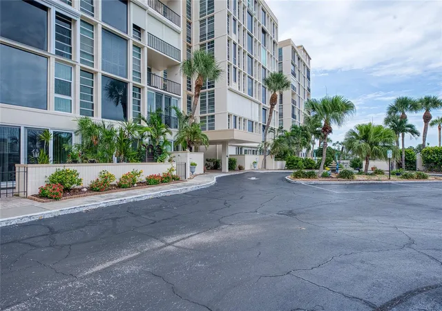 Photo 3 of Condo for sale at 7400 Sun Is Dr S #709, South Pasadena, FL 33707 | MLS# TB8534578 | Listing updated on 2026-09-30