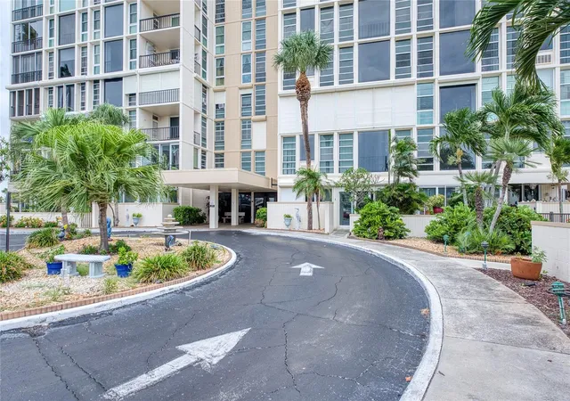 Listing Photo 4 - Condo for sale in building located at 7400 Sun Island Dr S, South Pasadena, FL 33707 - Unit #709