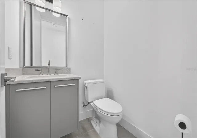 4th image of 2590 Floyd St, Sarasota, FL 34239 | MLS# A4701670
