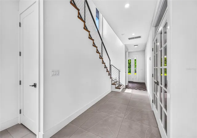 5th image of 2590 Floyd St, Sarasota, FL 34239 | MLS# A4701670