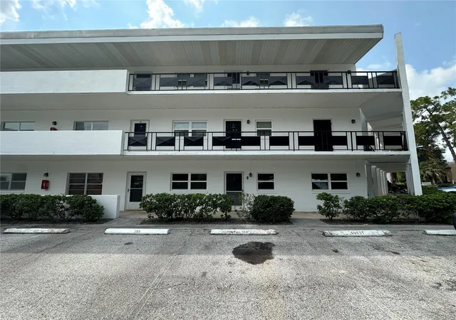 1st image of 100 El Camino Dr #104, Winter Haven, FL 33884 | MLS# P4939472