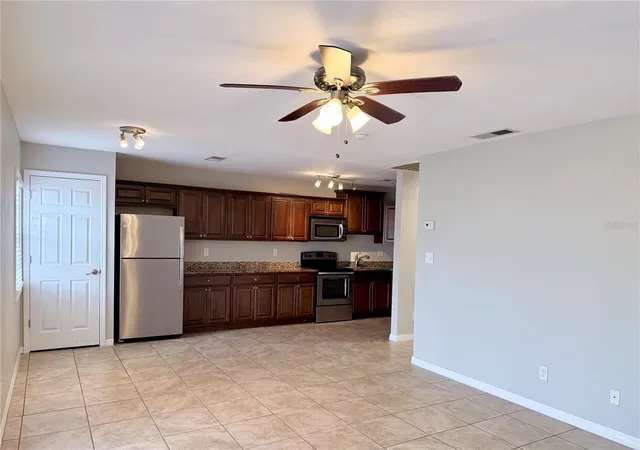 Photo 4 of Condo for sale at 4728 Beach Dr SE #B, Saint Petersburg, FL 33705 | MLS# TB8534612 | Listing updated on 2026-10-10