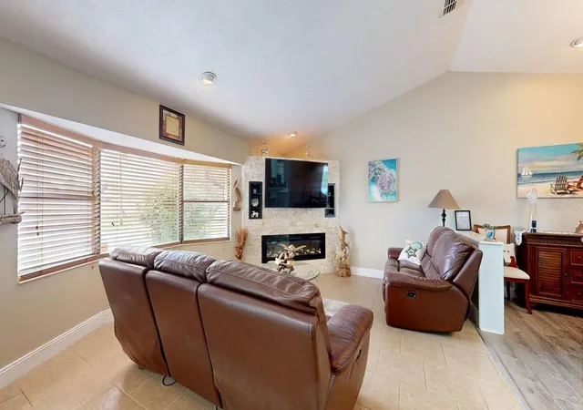 3rd image of 12 Classic Ct S, Palm Coast, FL 32137 | MLS# FC320357