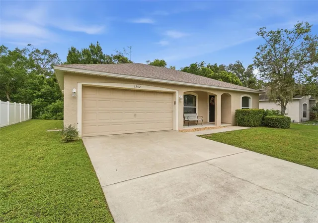2nd image of 1302 Benton Lake Dr E, Deland, FL 32724 | MLS# NS1088885