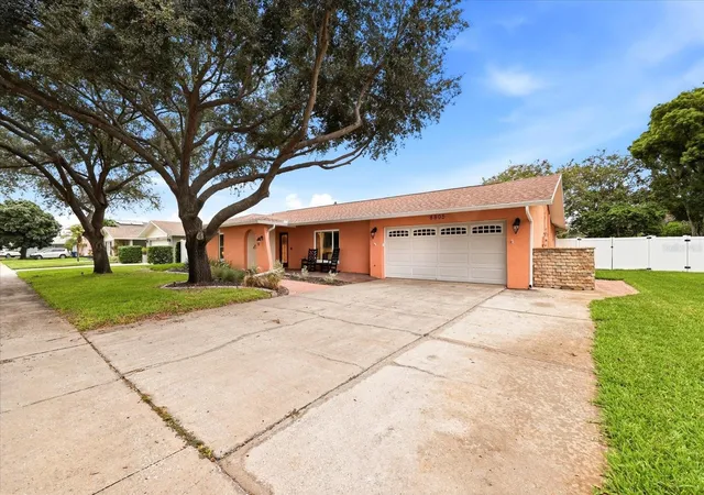 Photo 2 of Single family home for sale at 8805 Kenwood Rd, Seminole, FL 33777 | MLS# TB8534630 | Listing updated on 2026-08-25