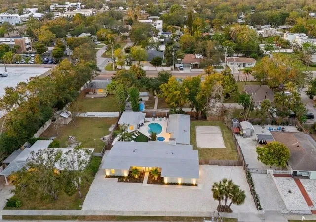 Photo 1 of Single family home for sale at 2069 Bougainvillea St, Sarasota, FL 34239 | MLS# A4701696 | Listing updated on 2026-08-01