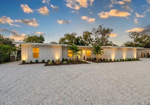 Photo 2 of Single family home for sale at 2069 Bougainvillea St, Sarasota, FL 34239 | MLS# A4701696 | Listing updated on 2026-08-01