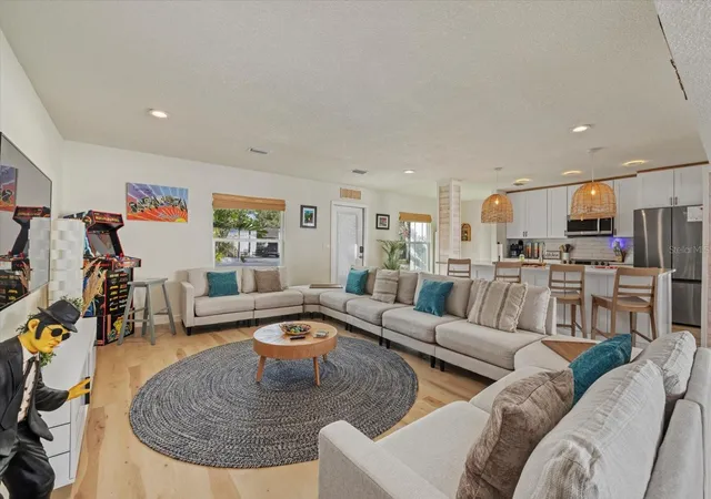 Photo 3 of Single family home for sale at 2069 Bougainvillea St, Sarasota, FL 34239 | MLS# A4701696 | Listing updated on 2026-08-01