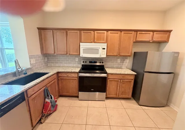 3rd image of 1146 Grantham Dr, Sarasota, FL 34234 | MLS# A4701703