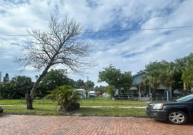 Photo 3 of Single family home for sale at 4227 2nd Avenue S, Saint Petersburg, FL 33711 | MLS# TB8534668 | Listing updated on 2026-08-01
