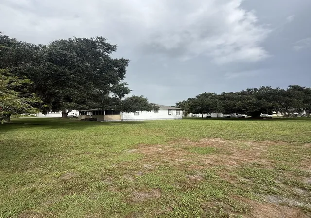 Photo 3 of Single family home for sale at 275 Temple St, Mulberry, FL 33860 | MLS# A4701708 | Listing updated on 2026-10-01