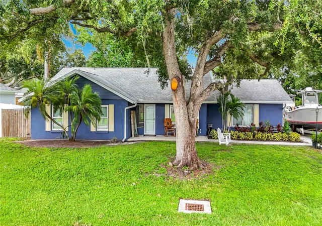 Photo 1 of Single family home for sale at 1953 Rolling Green Cir, Sarasota, FL 34240 | MLS# A4701713 | Listing updated on 2026-08-24