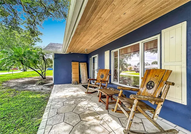 Photo 2 of Single family home for sale at 1953 Rolling Green Cir, Sarasota, FL 34240 | MLS# A4701713 | Listing updated on 2026-08-24