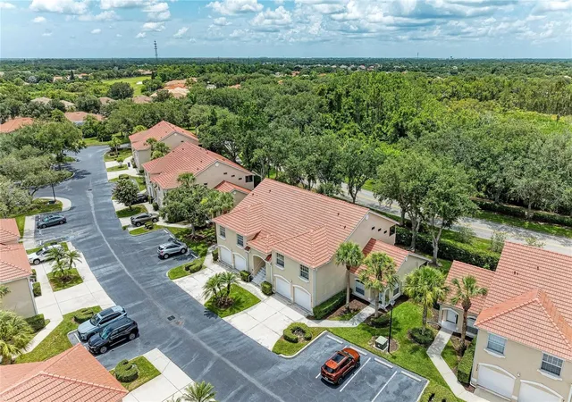 Photo 3 of Condo for sale at 7126 Cedar Holw Cir, Bradenton, FL 34203 | MLS# A4701717 | Listing updated on 2026-08-01