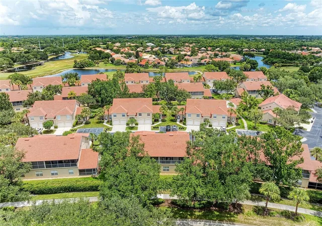 Photo 4 of Condo for sale at 7126 Cedar Holw Cir, Bradenton, FL 34203 | MLS# A4701717 | Listing updated on 2026-08-01