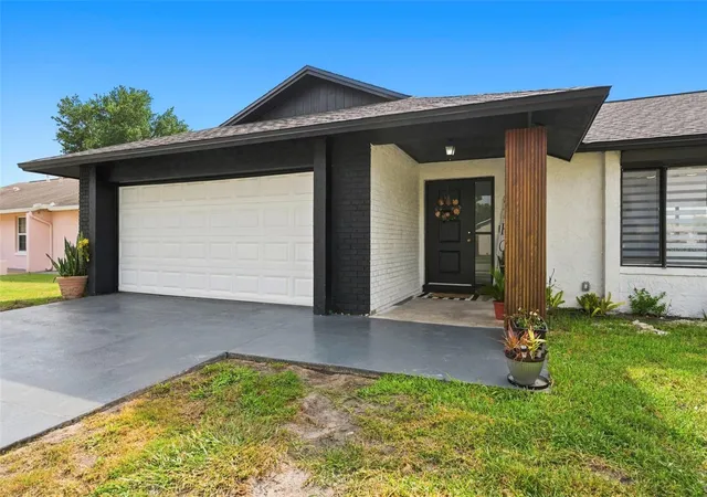 Photo 3 of Single family home for sale at 10500 Ramblewood Rd, Orlando, FL 32837 | MLS# O6429804 | Listing updated on 2026-08-15