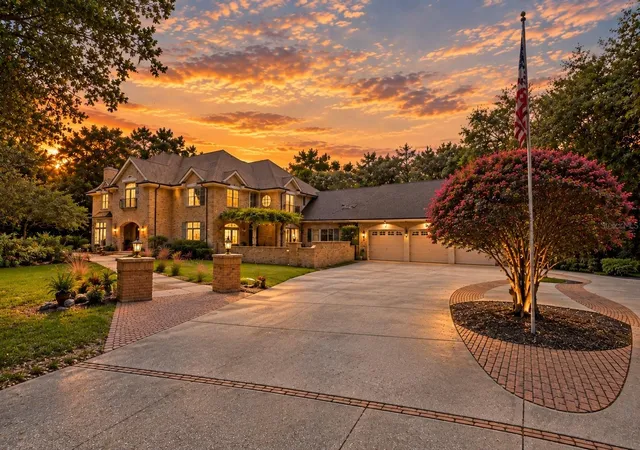 Photo 3 of Single family home for sale at 5037 Willow Oak Ln, Weeki Wachee, FL 34607 | MLS# W7888157 | Listing updated on 2026-10-07