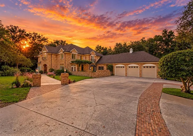 Photo 3 of Single family home for sale at 5037 Willow Oak Ln, Weeki Wachee, FL 34607 | MLS# W7888157 | Listing updated on 2026-10-07