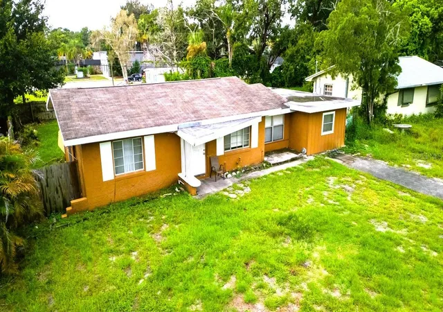 Photo 2 of Single family home for sale at 1329 Woodbine St, Clearwater, FL 33755 | MLS# TB8534760 | Listing updated on 2026-10-23